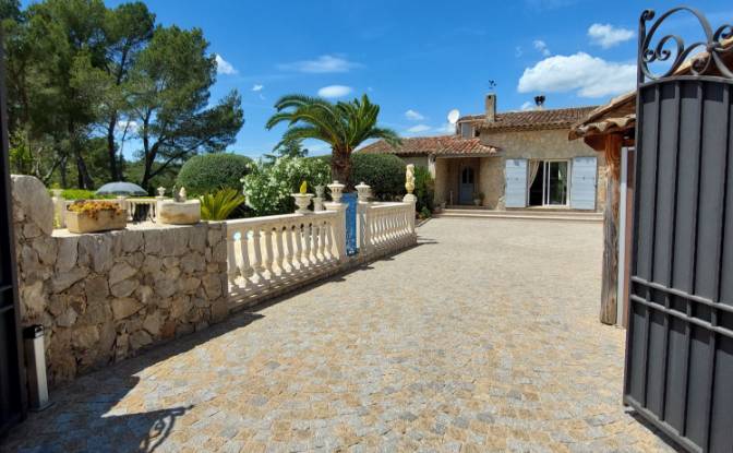 Villa for Sale 11 M Chem des Pins. Photo#3
