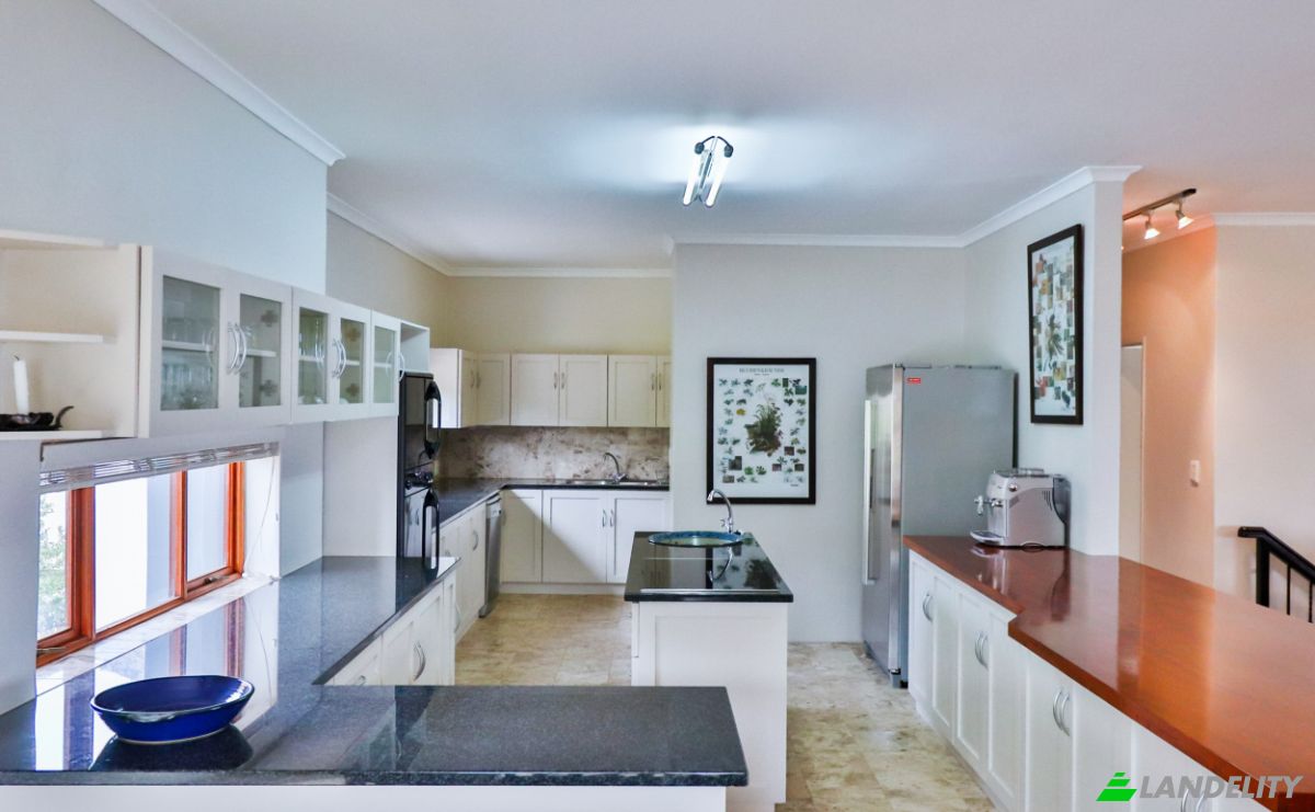 Single Family Home for Sale South Rd, Pringle Bay, Overberg District Municipality, Western Cape, South Africa. Photo 6