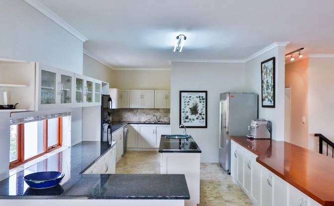 Single Family Home for Sale South Rd, Pringle Bay. Photo#6