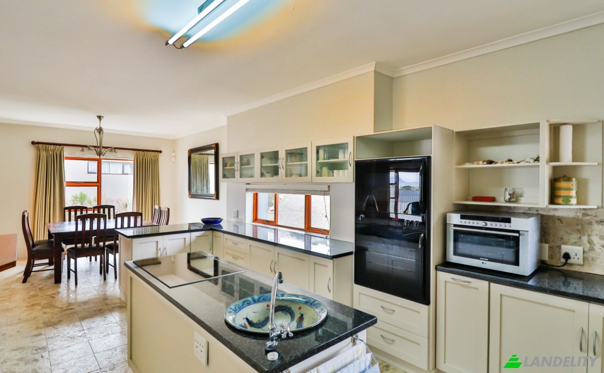 Single Family Home for Sale South Rd, Pringle Bay, Overberg District Municipality, Western Cape, South Africa. Photo 8