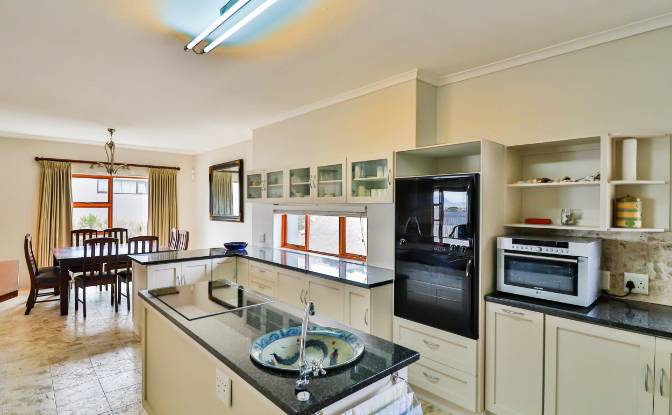 Single Family Home for Sale South Rd, Pringle Bay. Photo#8