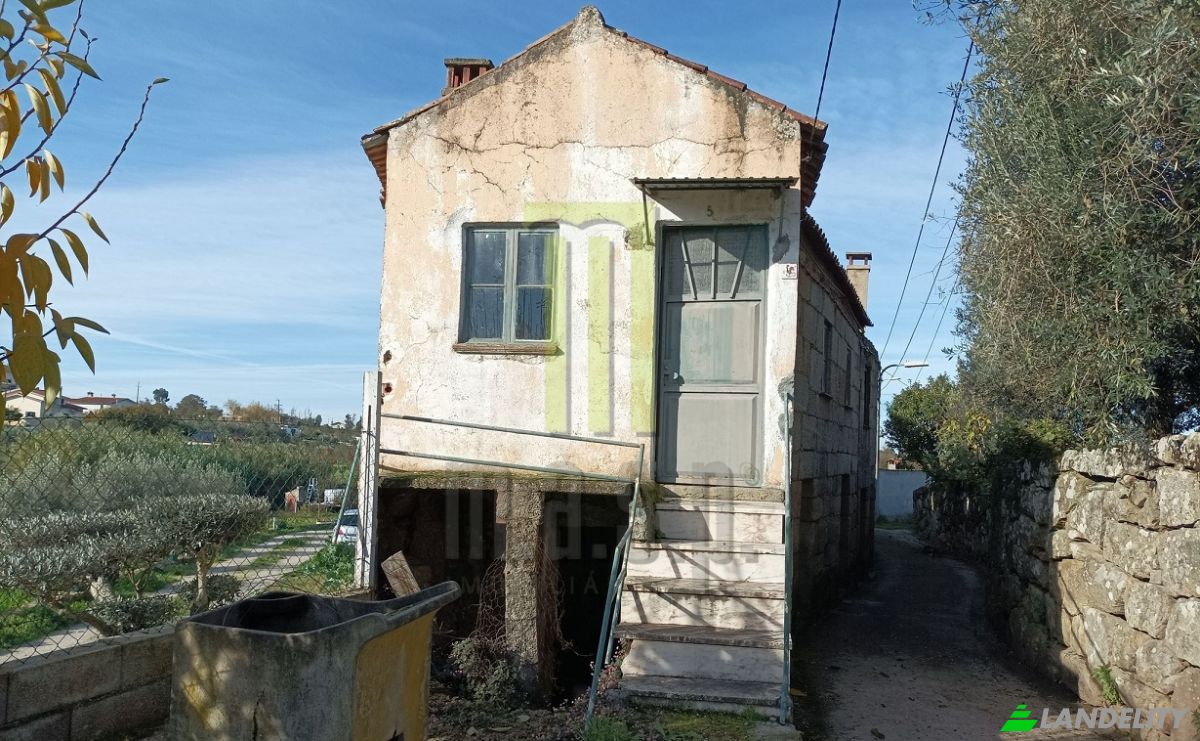 Single Family Home for Sale R das Flores, Oliveira do Hospital, Coimbra District, Portugal. Photo 1