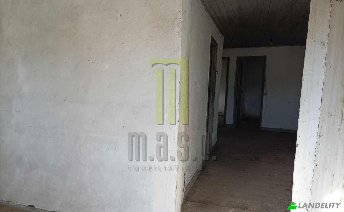 Single Family Home for Sale R das Flores, Oliveira do Hospital, Coimbra District, Portugal. Photo 11