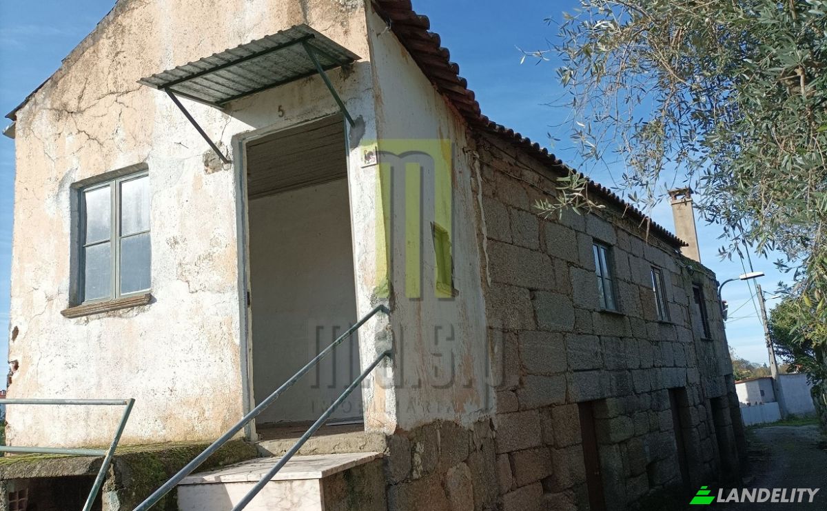 Single Family Home for Sale R das Flores, Oliveira do Hospital, Coimbra District, Portugal. Photo 2