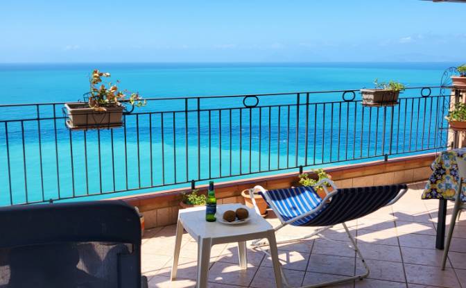 Apartment Rentals - Piraino, Italy