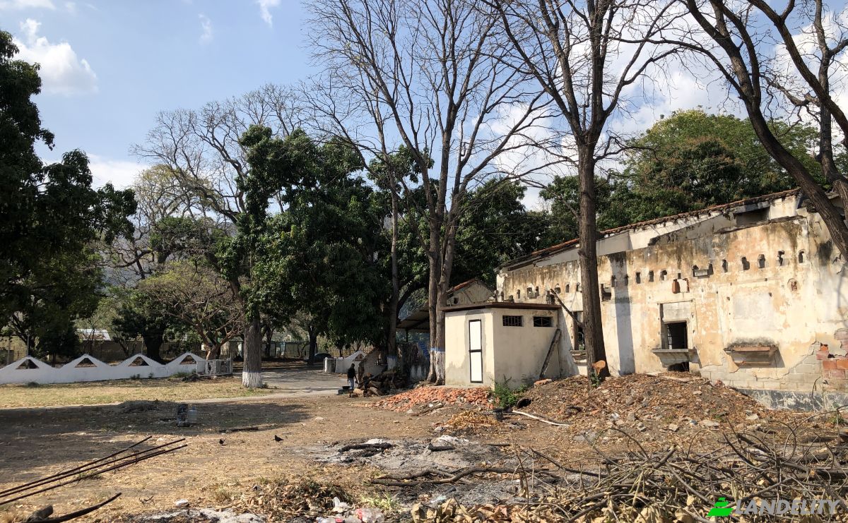 Land Lot for Sale Maracay, Girardot, Aragua, Venezuela. Photo 14