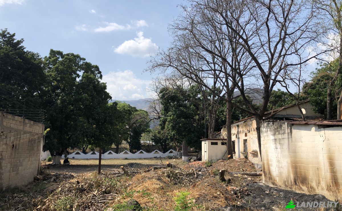 Land Lot for Sale Maracay, Girardot, Aragua, Venezuela. Photo 4