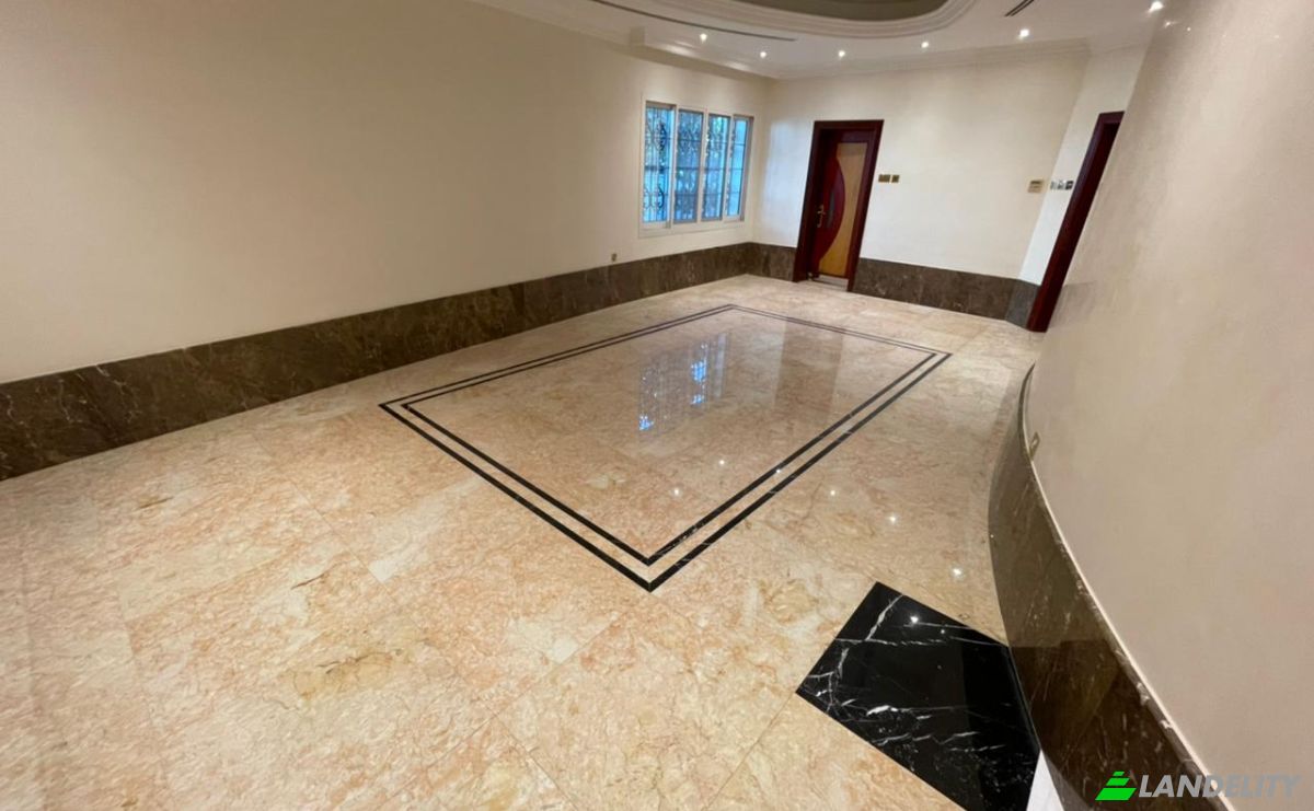 Single Family Home for Sale Emirates Hills, Dubai, United Arab Emirates. Photo 3