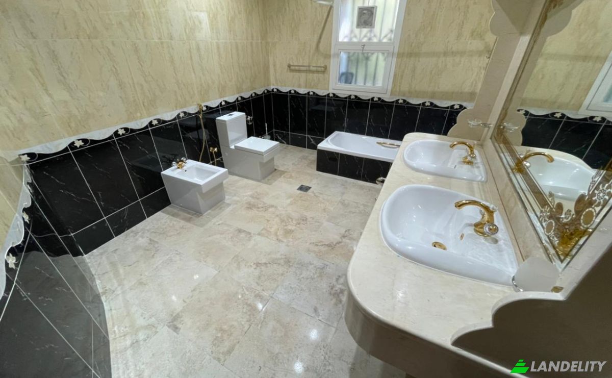 Single Family Home for Sale Emirates Hills, Dubai, United Arab Emirates. Photo 4