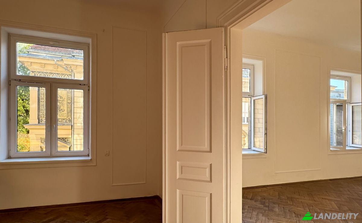 Apartment for Sale Studencka, Krakow, Lesser Poland Voivodeship, Poland. Photo 9