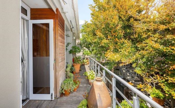 Apartment for Sale Buitenkant St, Vredehoek. Photo#2 Apartment for Sale Buitenkant St, Vredehoek. Photo#2