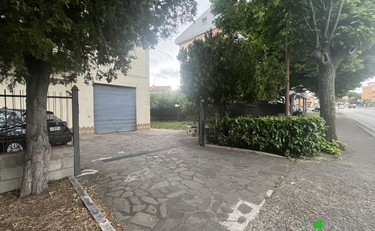 Single Family Home for Sale V Grasceta, 66050 San Salvo CH, San Salvo, Province of Chieti, Abruzzo, Italy. Photo 3