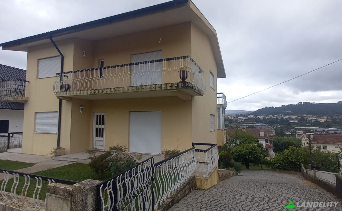 Townhouse for Sale Av Bombeiros Voluntarios, Caldas de Vizela, Vizela, Braga, Portugal. Photo 2