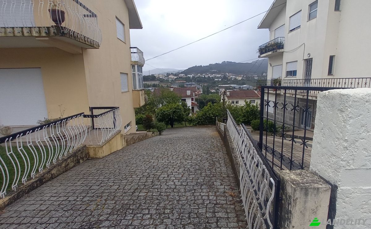 Townhouse for Sale Av Bombeiros Voluntarios, Caldas de Vizela, Vizela, Braga, Portugal. Photo 4