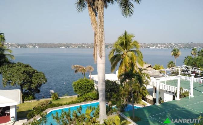 Single Family Home for Sale - Tequesquitengo, Mexico