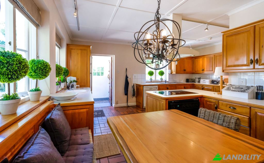 Single Family Home for Sale Caledon St, Bodorp, George, Garden Route District Municipality, Western Cape, South Africa. Photo 12