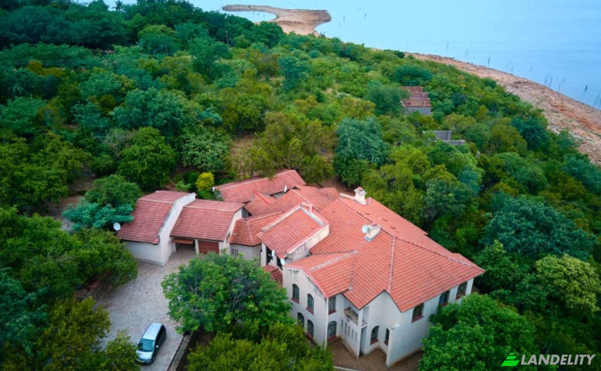 Bed and Breakfast for Sale 847 Mica Dr, Kariba, Mashonaland West Province, Zimbabwe. Photo 1