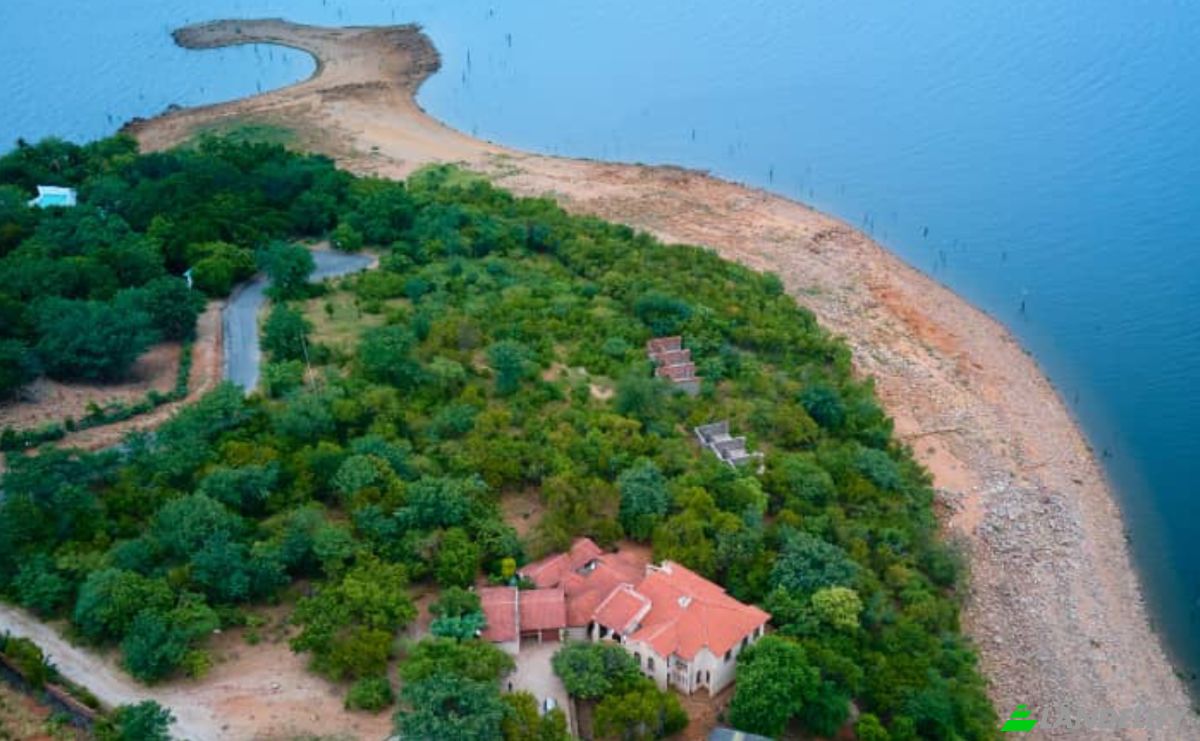 Bed and Breakfast for Sale 847 Mica Dr, Kariba, Mashonaland West Province, Zimbabwe. Photo 2