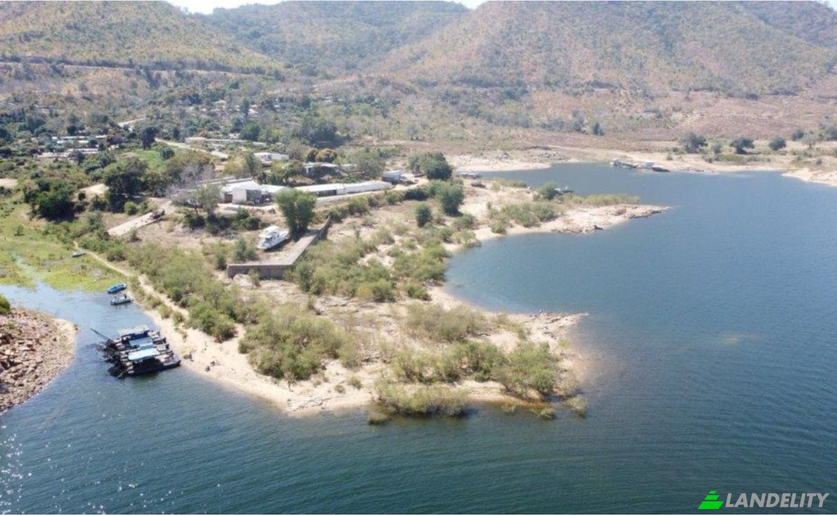 Resort for Sale Buffalo Dr, Kariba, Mashonaland West Province, Zimbabwe. Photo 4