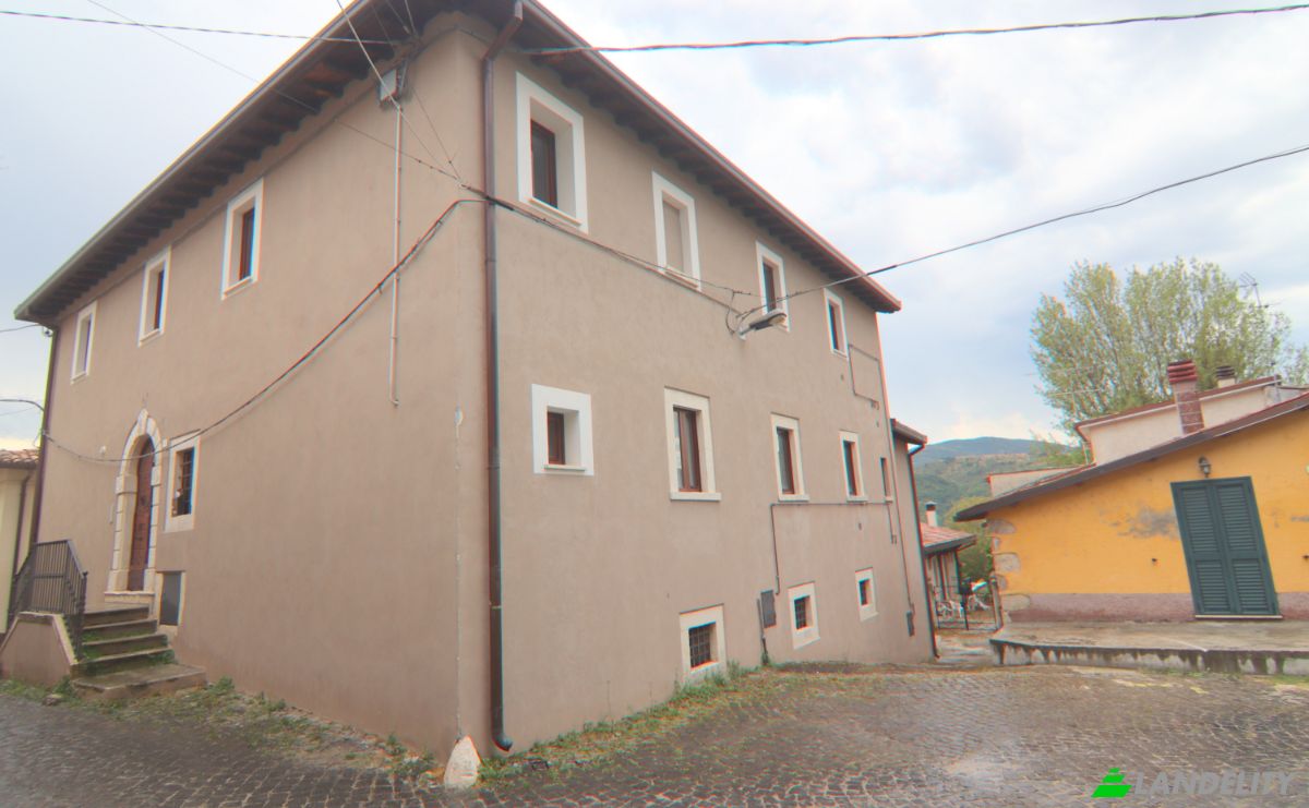 Single Family Home for Sale Via S Rocco, 67010 Barete AQ, Barete, Province of LAquila, Abruzzo, Italy. Photo 3