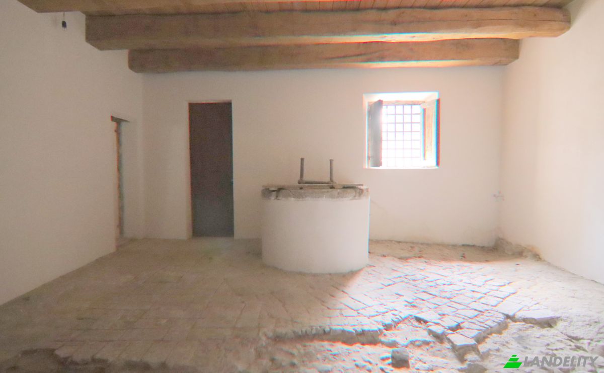 Single Family Home for Sale Via S Rocco, 67010 Barete AQ, Barete, Province of LAquila, Abruzzo, Italy. Photo 14