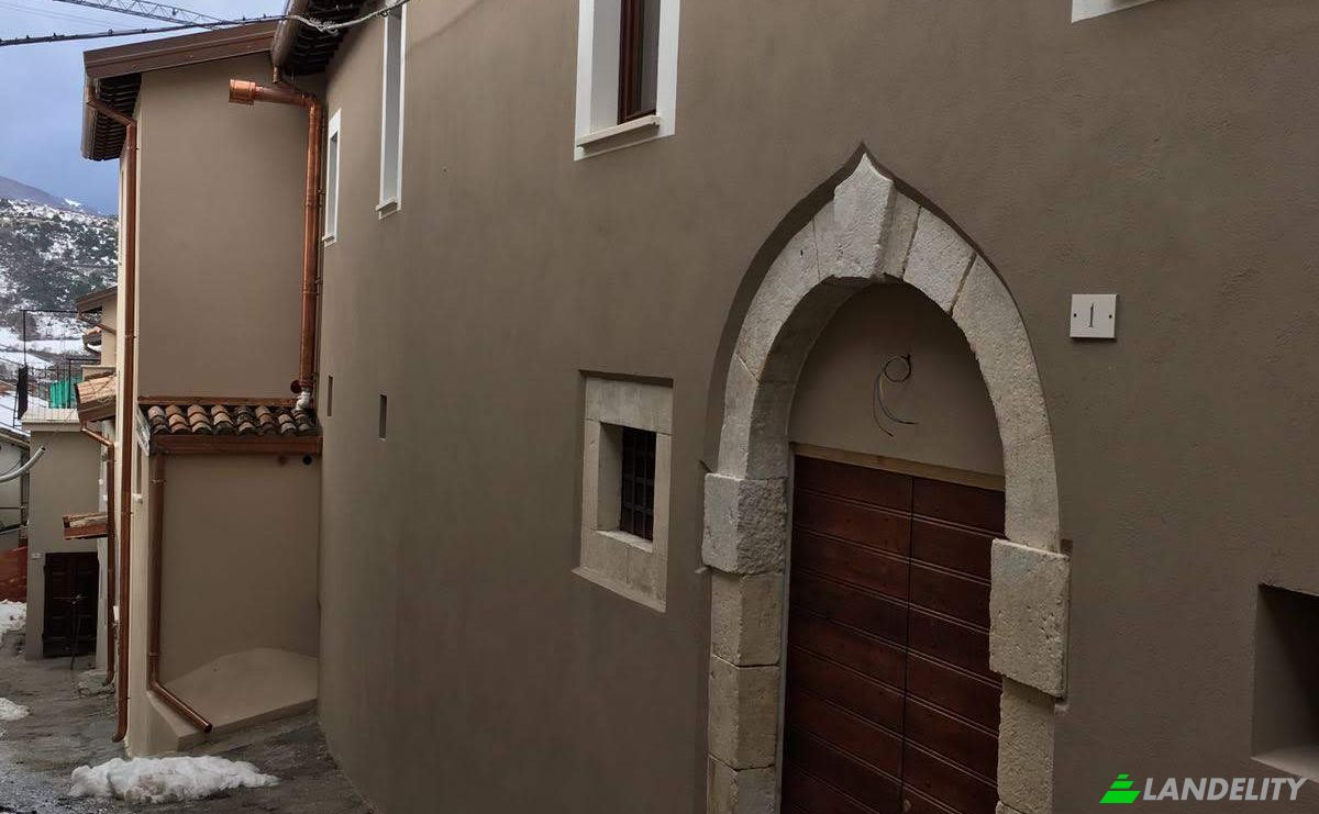 Single Family Home for Sale Via S Rocco, 67010 Barete AQ, Barete, Province of LAquila, Abruzzo, Italy. Photo 6