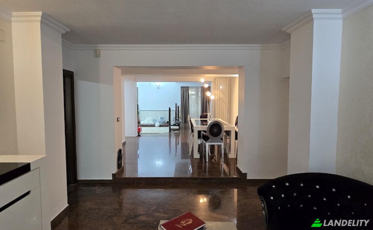 Villa for Sale Calea Doftanei 184, Campina 105600, Campina, Prahova, Romania. Photo 10