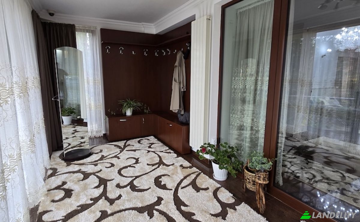 Villa for Sale Calea Doftanei 184, Campina 105600, Campina, Prahova, Romania. Photo 6