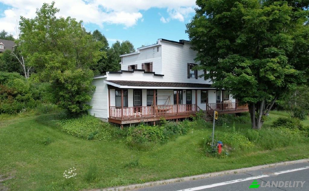 Casa unifamiliare in vendita Rte du Village, Saint-Leon-de-Standon, Chaudiere-Appalaches, Quebec, Canada. Foto 1