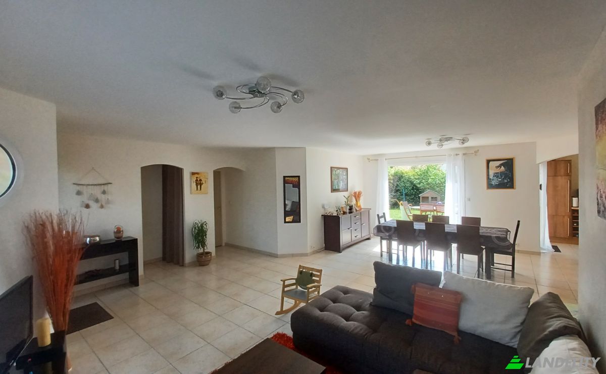 Single Family Home for Sale 12 Rue des Charbonneaux, 44330 Le Pallet, Le Pallet, Loire-Atlantique, Pays de la Loire, France. Photo 2