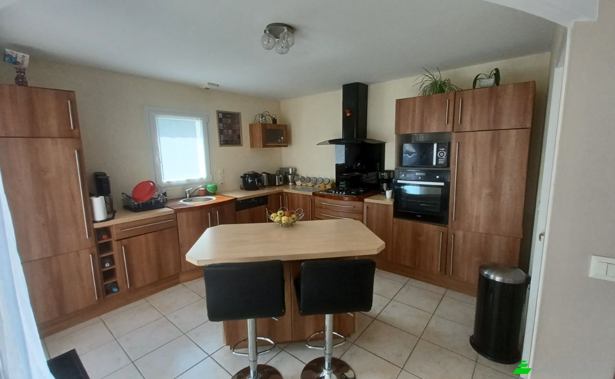 Single Family Home for Sale 12 Rue des Charbonneaux, 44330 Le Pallet, Le Pallet, Loire-Atlantique, Pays de la Loire, France. Photo 3