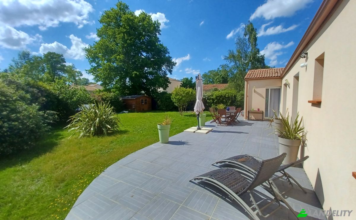 Single Family Home for Sale 12 Rue des Charbonneaux, 44330 Le Pallet, Le Pallet, Loire-Atlantique, Pays de la Loire, France. Photo 6