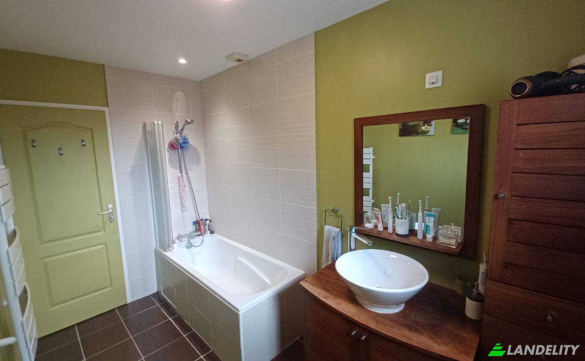 Single Family Home for Sale 12 Rue des Charbonneaux, 44330 Le Pallet, Le Pallet, Loire-Atlantique, Pays de la Loire, France. Photo 7