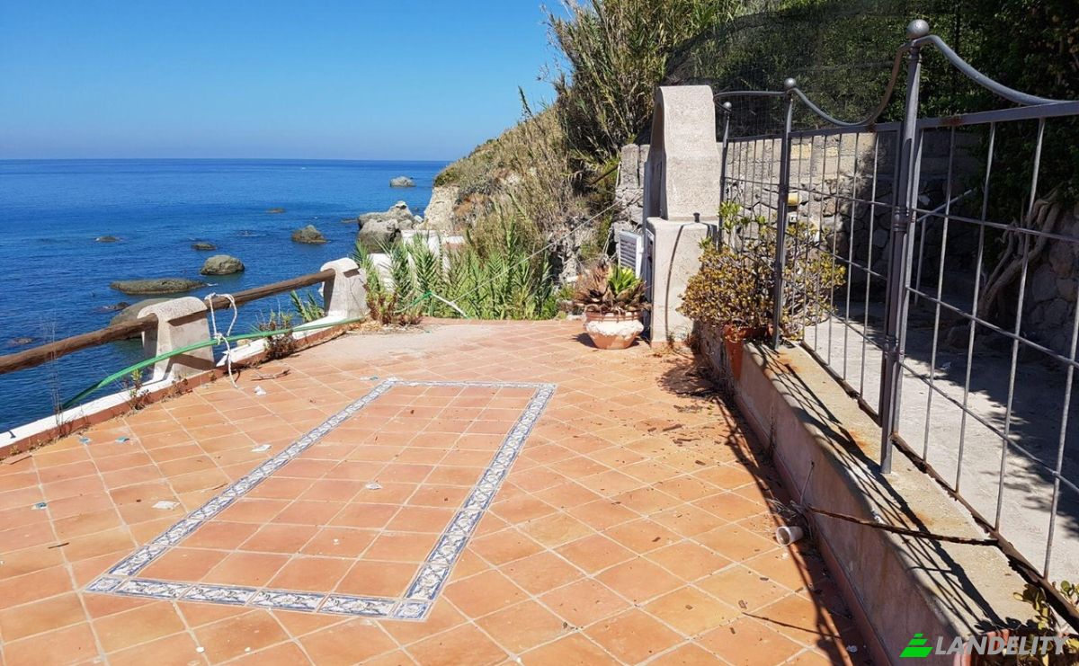 Mansion for Sale Via Giovanni Mazzella, 80075 Forio NA, Forio, Metropolitan City of Naples, Campania, Italy. Photo 4