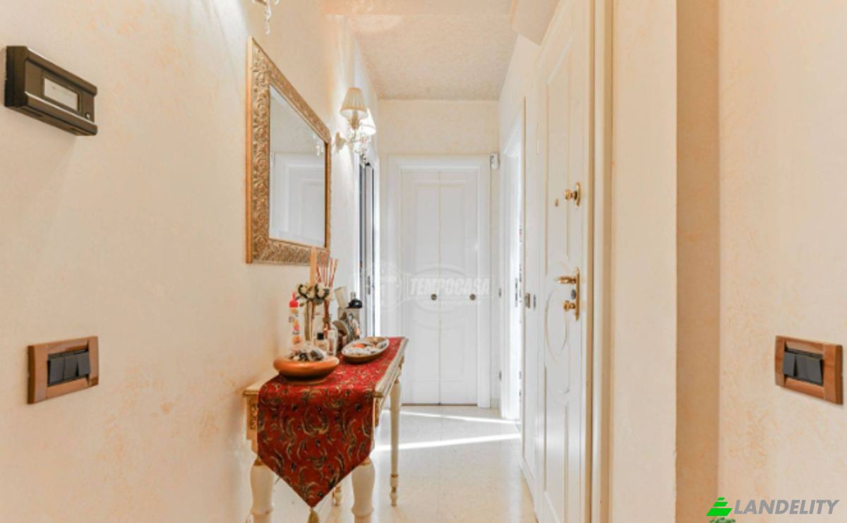 Villa for Sale Via Nazario Sauro, 20847 Albiate MB, Albiate, Province of Monza and Brianza, Lombardy, Italy. Photo 11