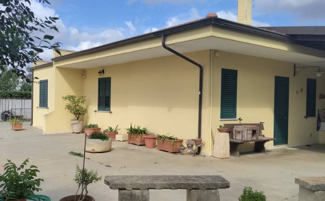 Villa for Sale - Sogliano Cavour, Italy