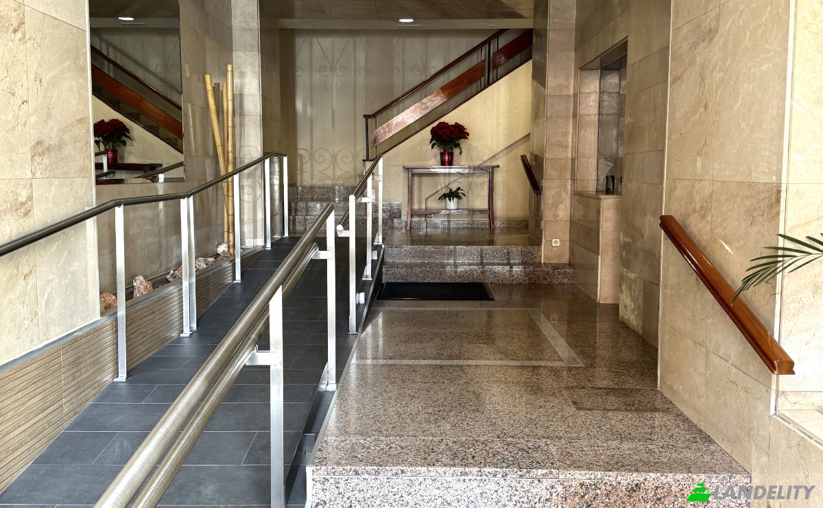Apartment for Sale C de Chile, Local, Chamartin, Madrid, Community of Madrid, Spain. Photo 2