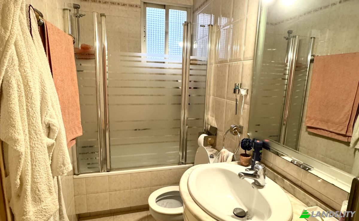 Apartment for Sale C de Chile, Local, Chamartin, Madrid, Community of Madrid, Spain. Photo 3
