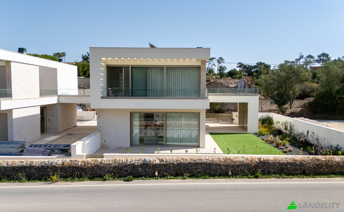 Villa for Sale Estr Dona Maria Pia, Rio Maior, Santarem District, Portugal. Photo 1