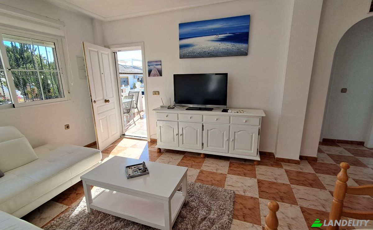 Bungalow en venta Calle Cabo de Gata, Orihuela, Torrevieja, Alicante, Comunidad Valenciana, España. Foto 3