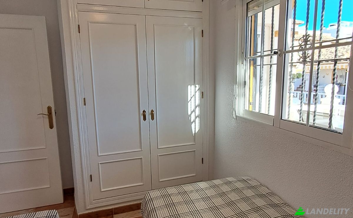 Bungalow en venta Calle Cabo de Gata, Orihuela, Torrevieja, Alicante, Comunidad Valenciana, España. Foto 10