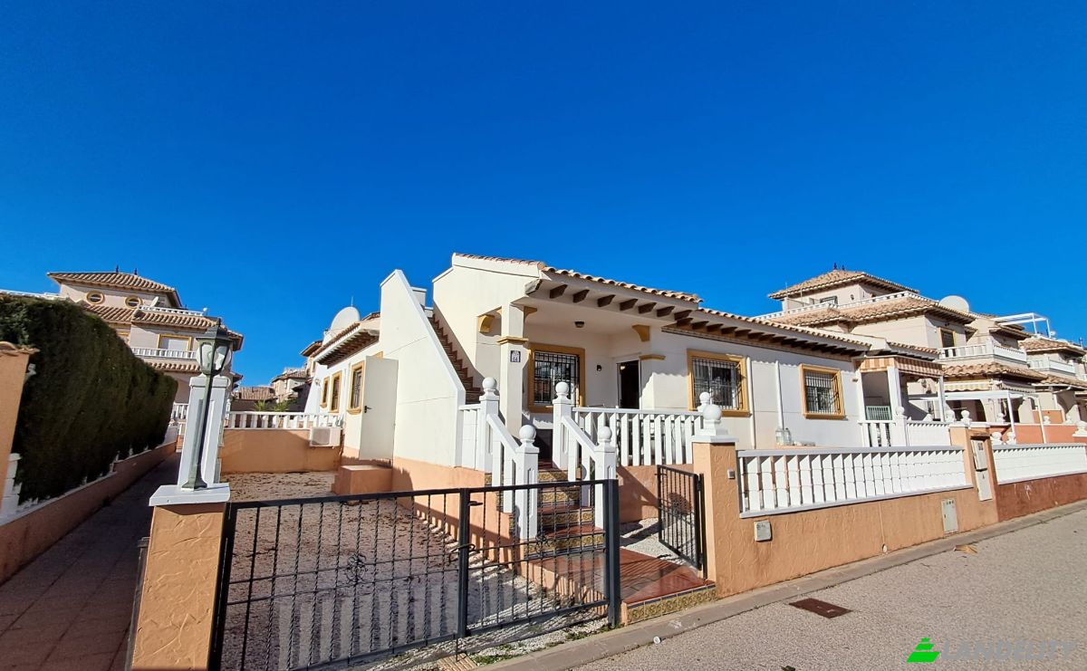 Bungalow en venta Calle Cabo de Gata, Orihuela, Torrevieja, Alicante, Comunidad Valenciana, España. Foto 20