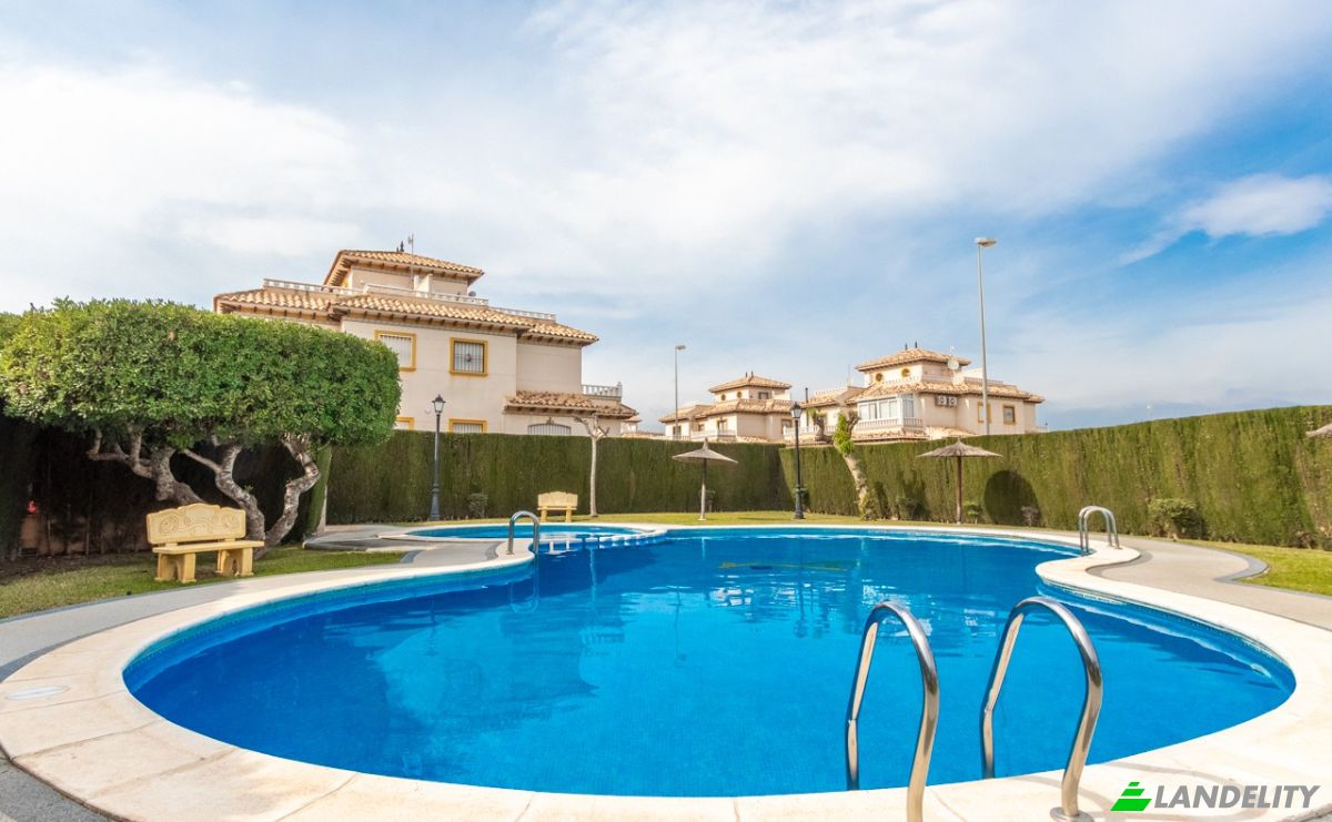Bungalow en venta Calle Cabo de Gata, Orihuela, Torrevieja, Alicante, Comunidad Valenciana, España. Foto 23