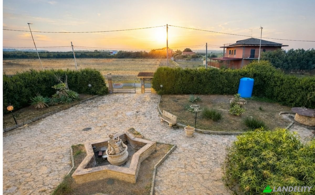 Villa for Sale Via dei Caprifogli, 88900 Crotone KR, Crotone, Province of Crotone, Calabria, Italy. Photo 3