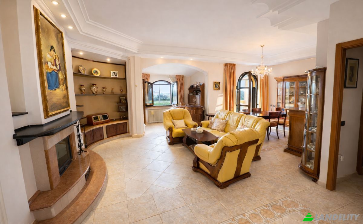 Villa for Sale Via dei Caprifogli, 88900 Crotone KR, Crotone, Province of Crotone, Calabria, Italy. Photo 5