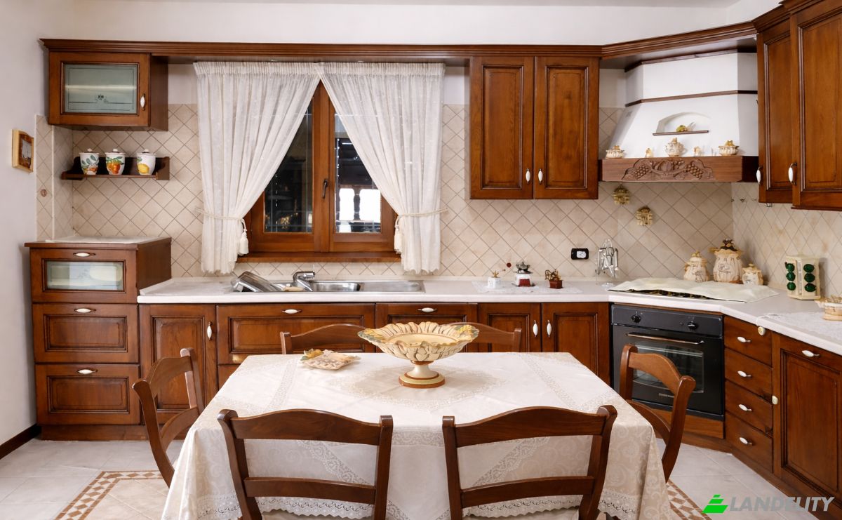 Villa for Sale Via dei Caprifogli, 88900 Crotone KR, Crotone, Province of Crotone, Calabria, Italy. Photo 7