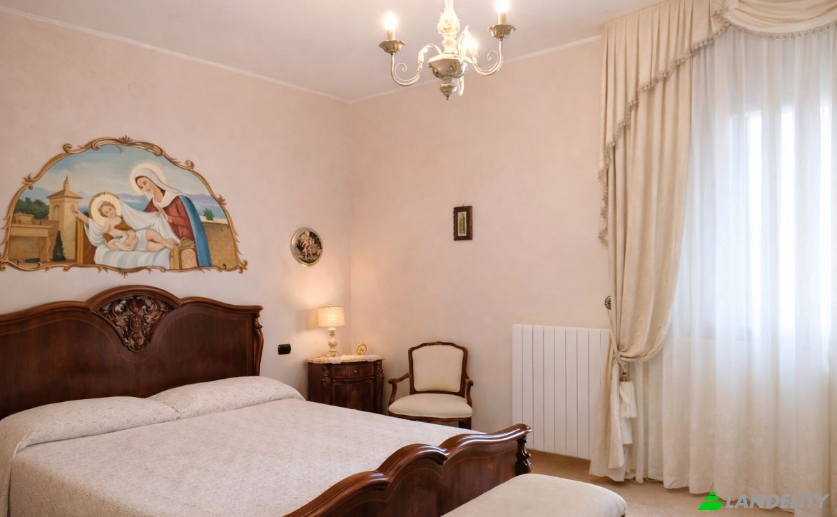 Villa for Sale Via dei Caprifogli, 88900 Crotone KR, Crotone, Province of Crotone, Calabria, Italy. Photo 8