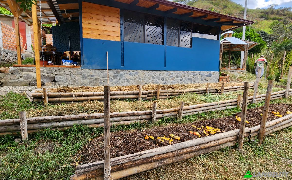 Single Family Home for Sale Via a Cararango, Vilcabamba, Loja, Ecuador. Photo 2