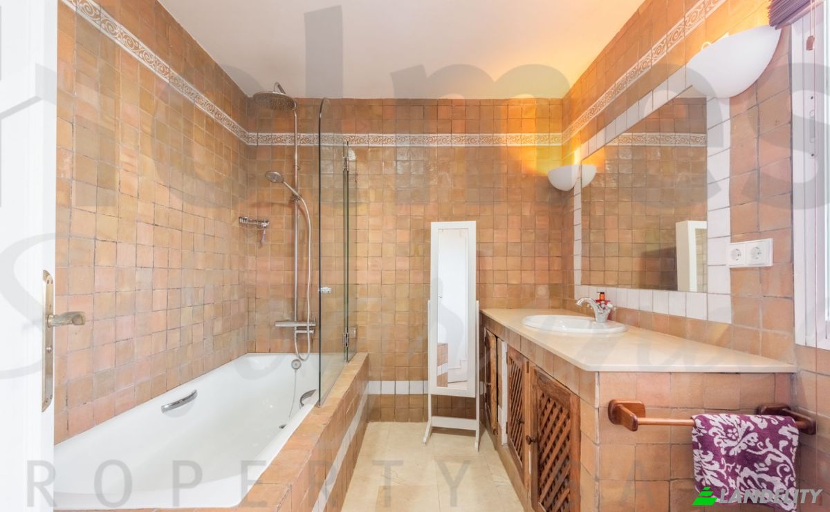 Villa for Sale C Breda, San Roque, Cadiz, Andalusia, Spain. Photo 11
