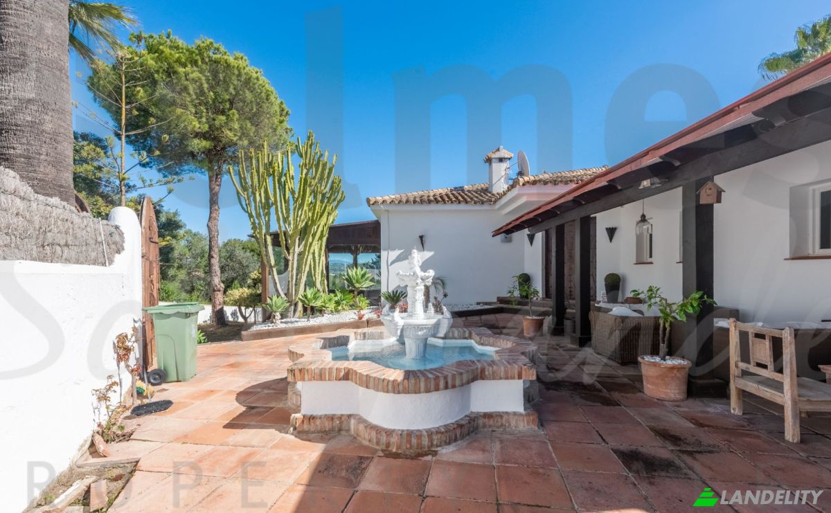 Villa for Sale C Breda, San Roque, Cadiz, Andalusia, Spain. Photo 2